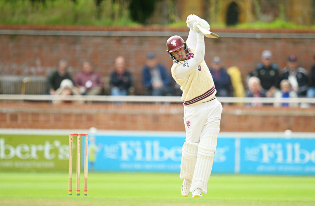 Abbott, Dawson make mark before Leach hits back for Somerset