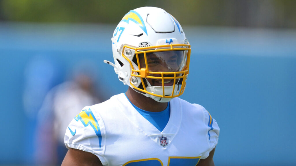 AFC Notes: Davante Adams, J.K. Dobbins, Chargers, Chiefs, Raiders