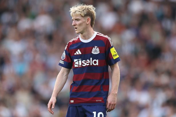 Anthony Gordon has clear stance on Newcastle contract offer after failed Liverpool move