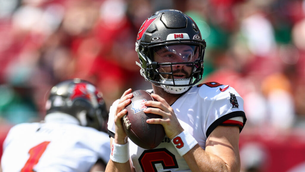 Buccaneers QB Baker Mayfield gets roasted by Tom Brady during broadcast