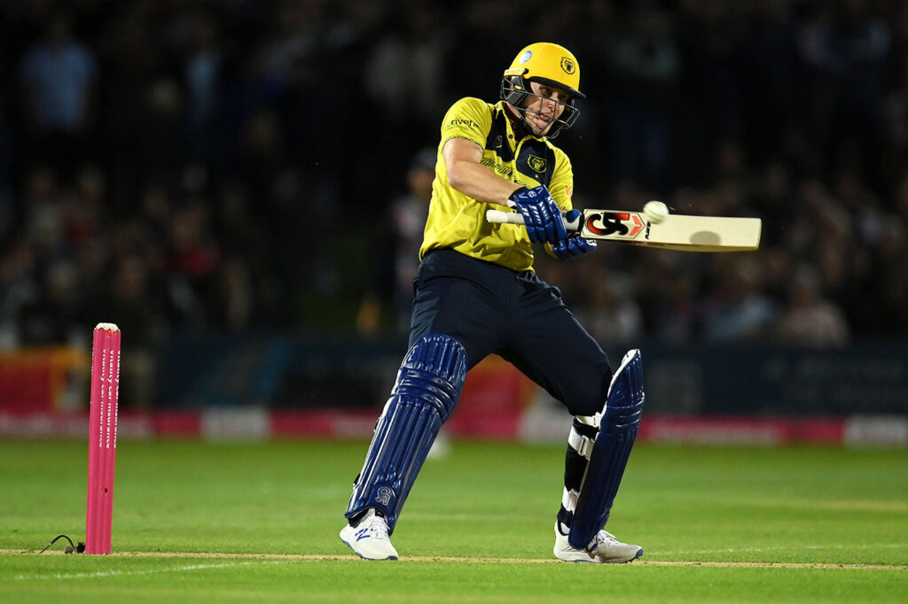 Chris Benjamin signs three-year contract with Kent