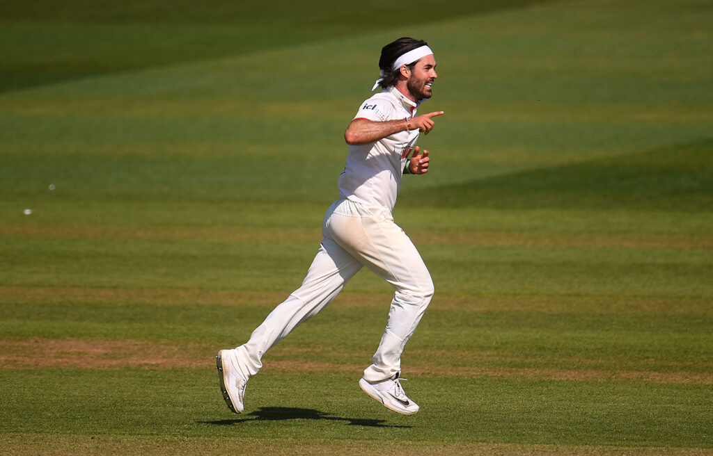 Essex in control as 19 wickets fall at Edgbaston