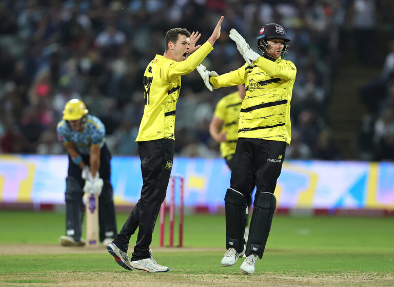 Gloucestershire stun Bears in low-scorer to book Finals Day spot