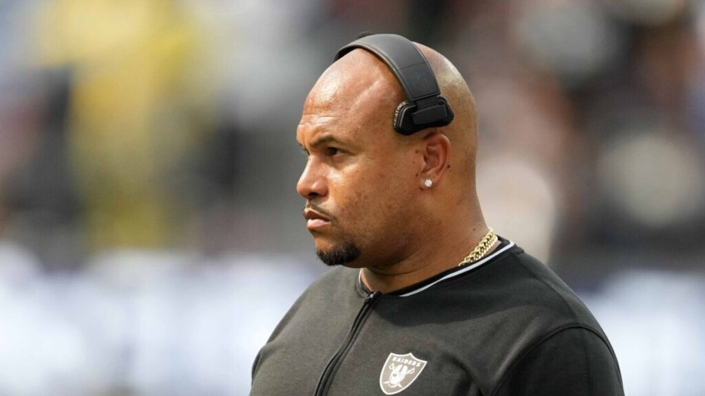 Raiders HC Antonio Pierce clarifies team's starting QB situation