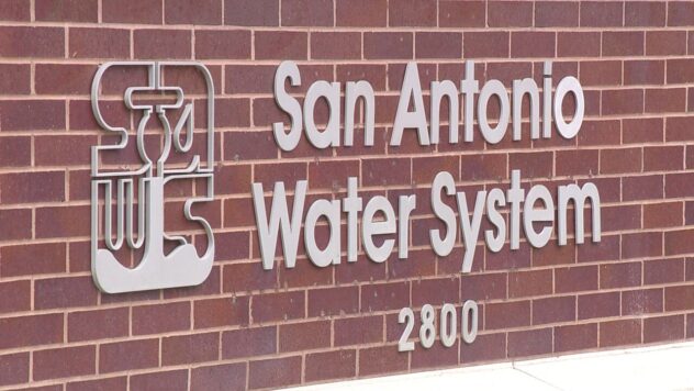 SAWS crews working to fix 24-inch water main break on Broadway Street