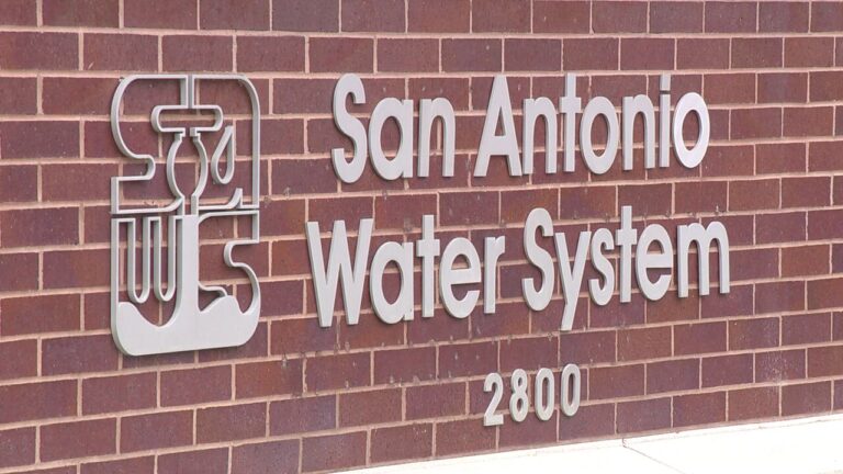 SAWS crews working to fix 24-inch water main break on Broadway Street