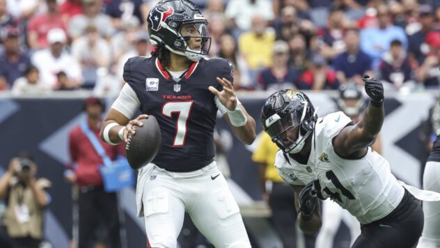 Texans score late to send Jaguars to 0-4