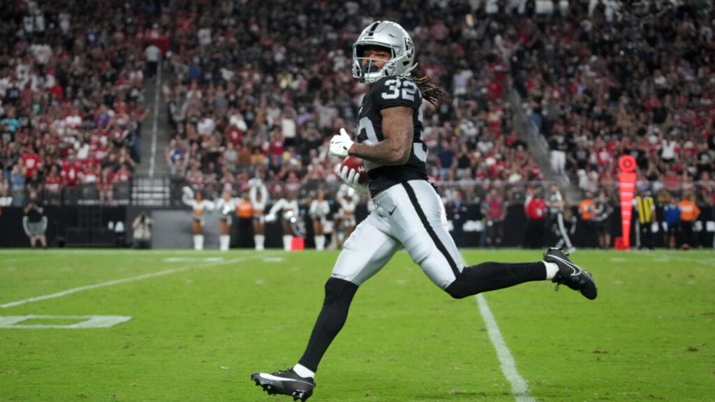 Two college football teams just did what the Las Vegas Raiders couldn't do in Allegiant Stadium