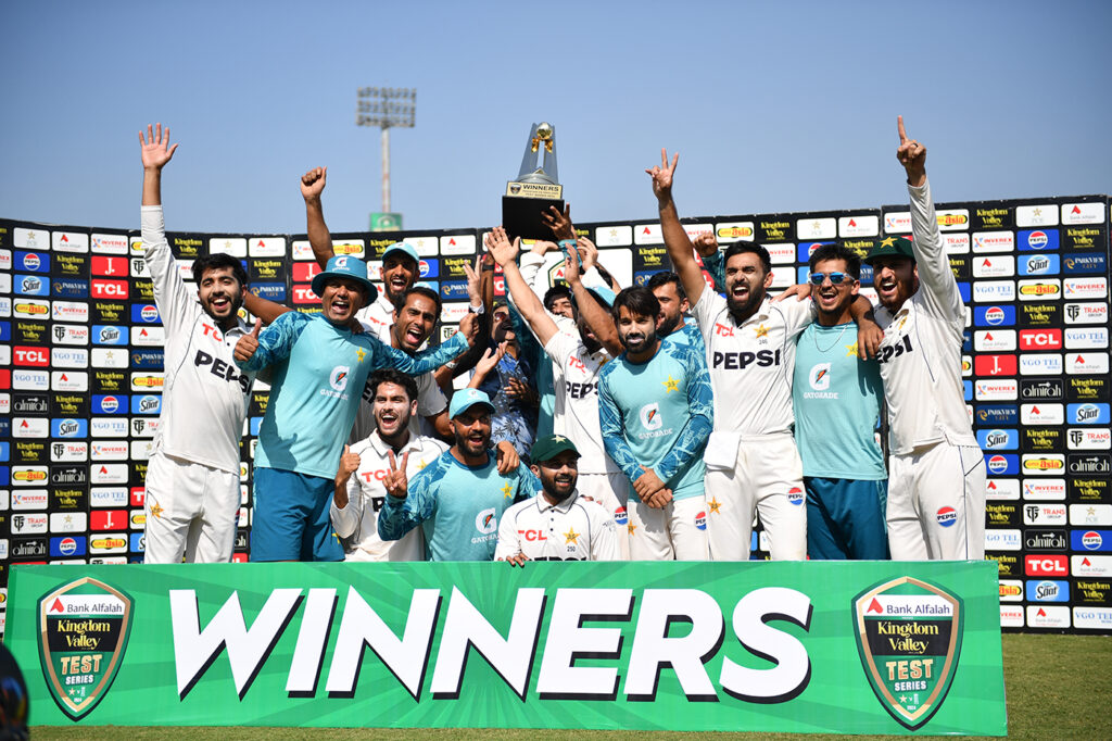 Aaqib-ball sparks Pakistan's latest revolution