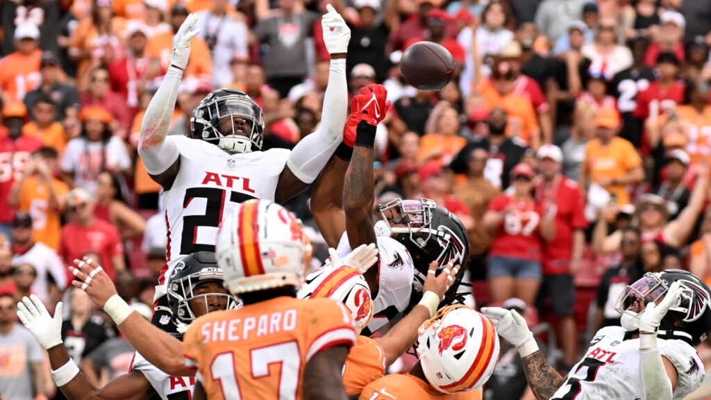 Buccaneers’ failed Hail Mary results in big injury for officer