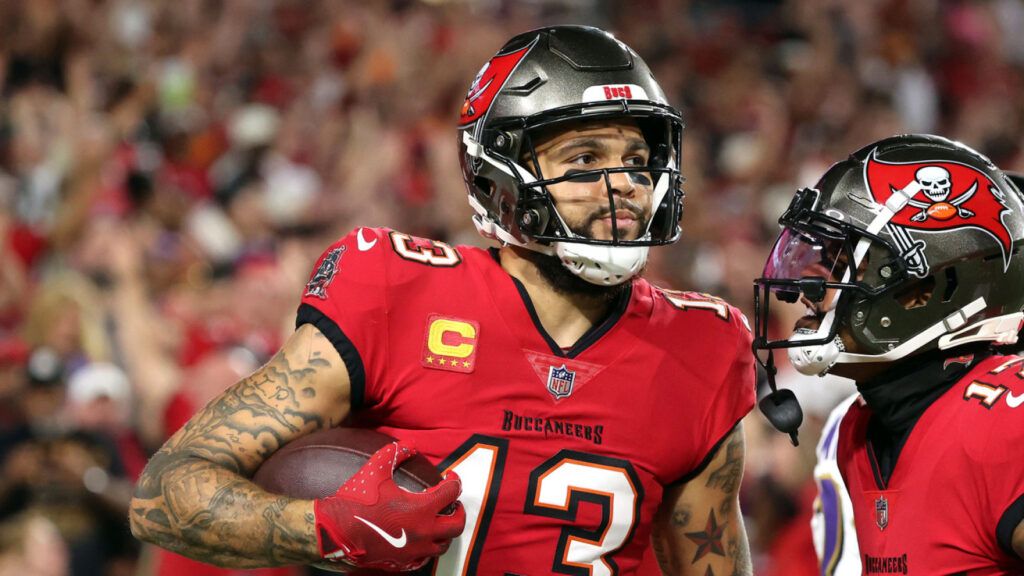 Buccaneers WR Mike Evans leaves vs. Ravens with injury