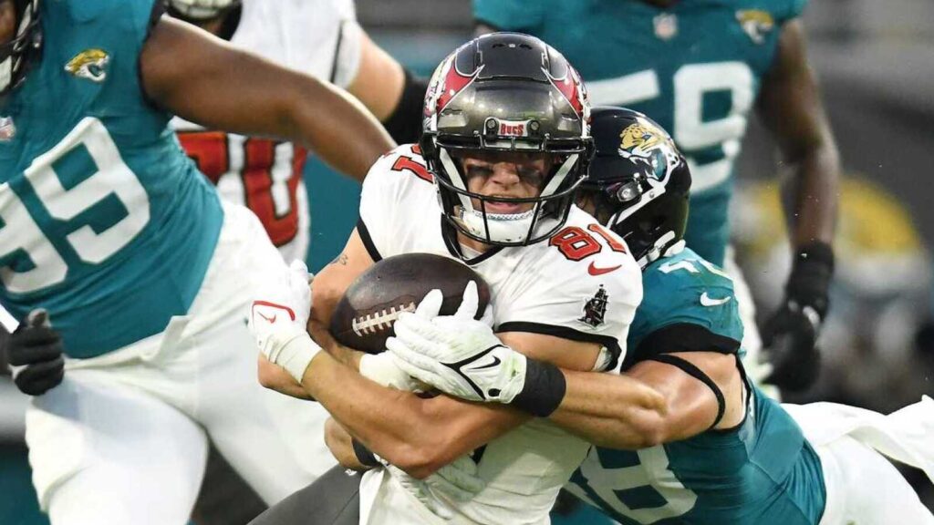 Bucs Promote Two Players For Saints Game