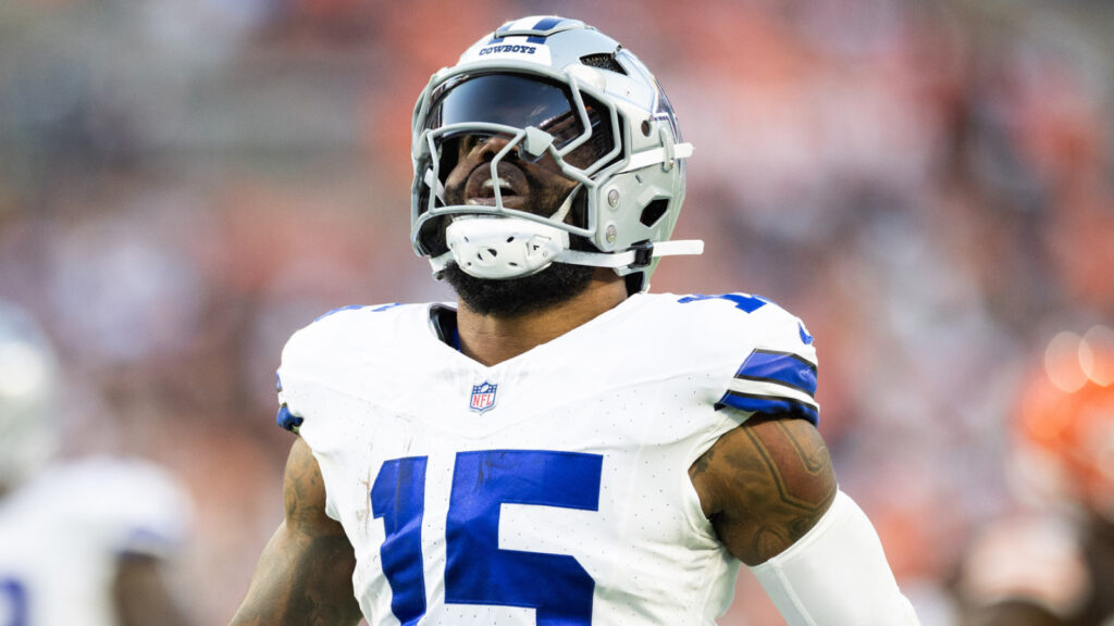 Jerry Jones has the most bizarre reason for not using Ezekiel Elliott much