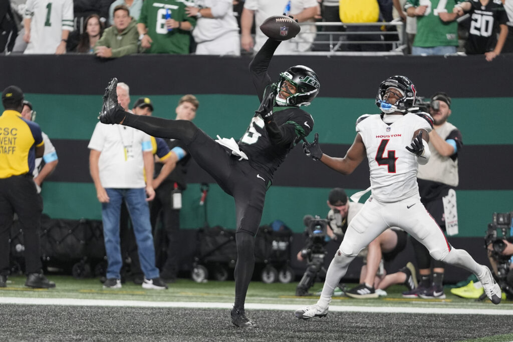 Jets’ Garrett Wilson makes catch of the year with unreal one-handed snag