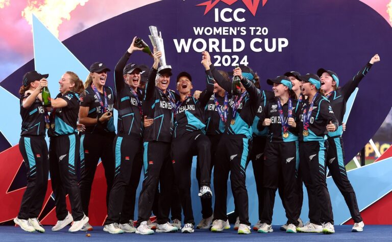 Kerr, Halliday deliver World Cup glory on dream day for NZ cricket