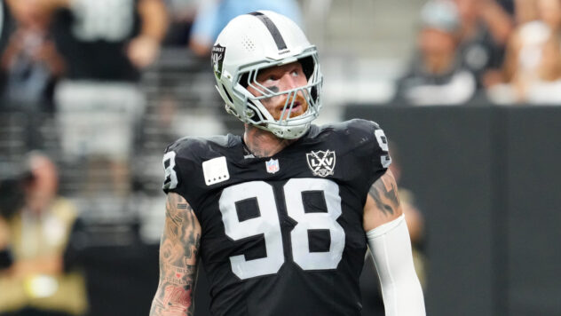Maxx Crosby downplays shoving Raiders assistant coach