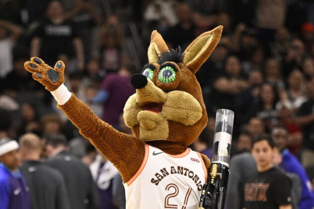 Open Thread: Spurs Give and Frost Bank team up for Operation Renovation