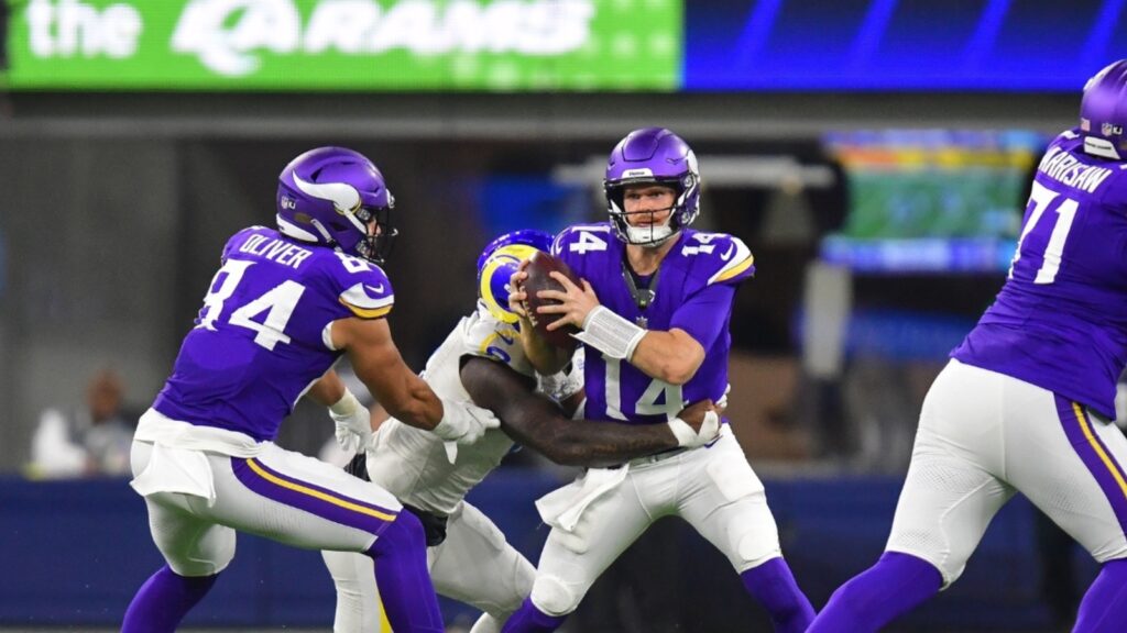 Refs miss blatant facemask penalty, Rams earn controversial win vs. Vikings on Sam Darnold safety