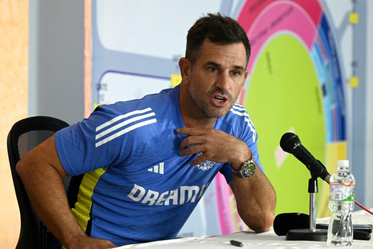 Ryan ten Doeschate: 'We are trying to push the limits of what we can do'