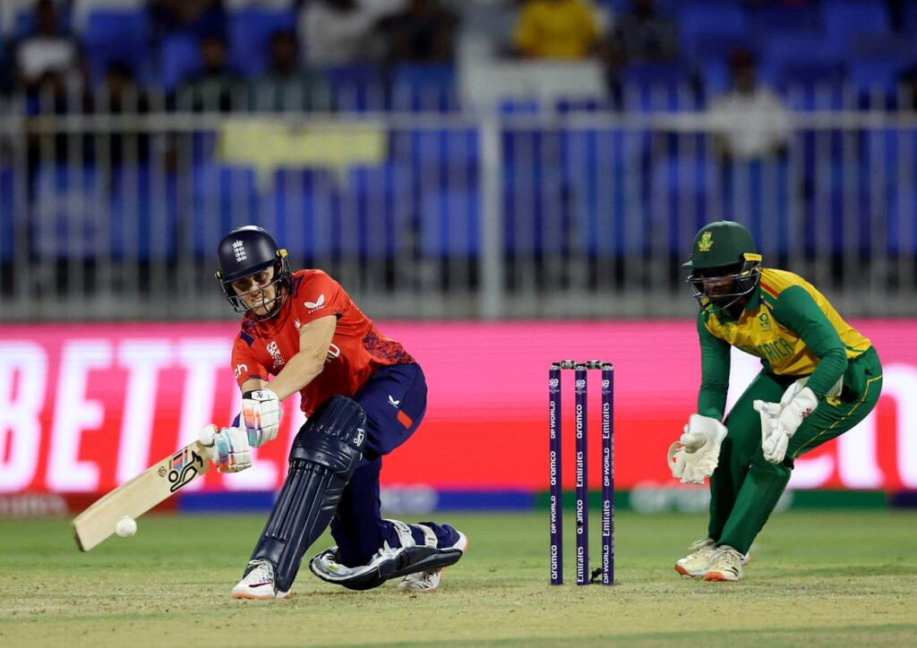Senior pros put on a Sharjah show to extend England's unbeaten start