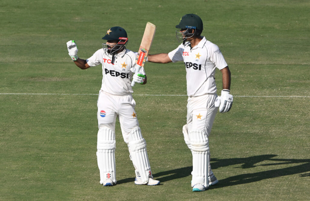 Shakeel, Sajid, Noman leave England on the ropes as Pakistan surge