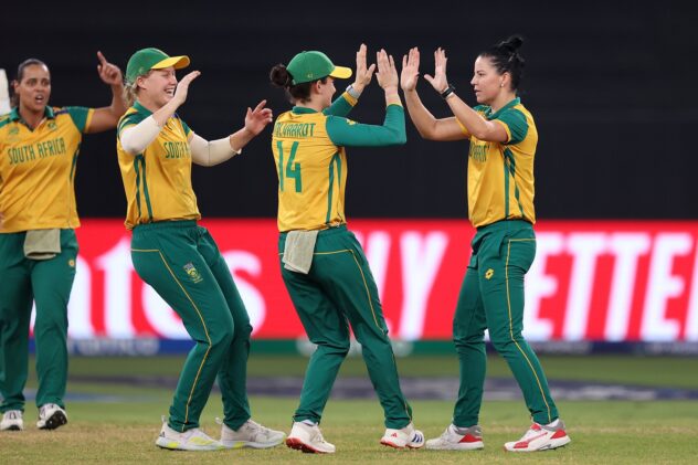 Spinners, Kapp, Brits help boost South Africa's semi-final chances
