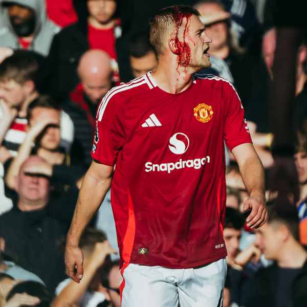 Ten Hag explains why De Ligt stayed on