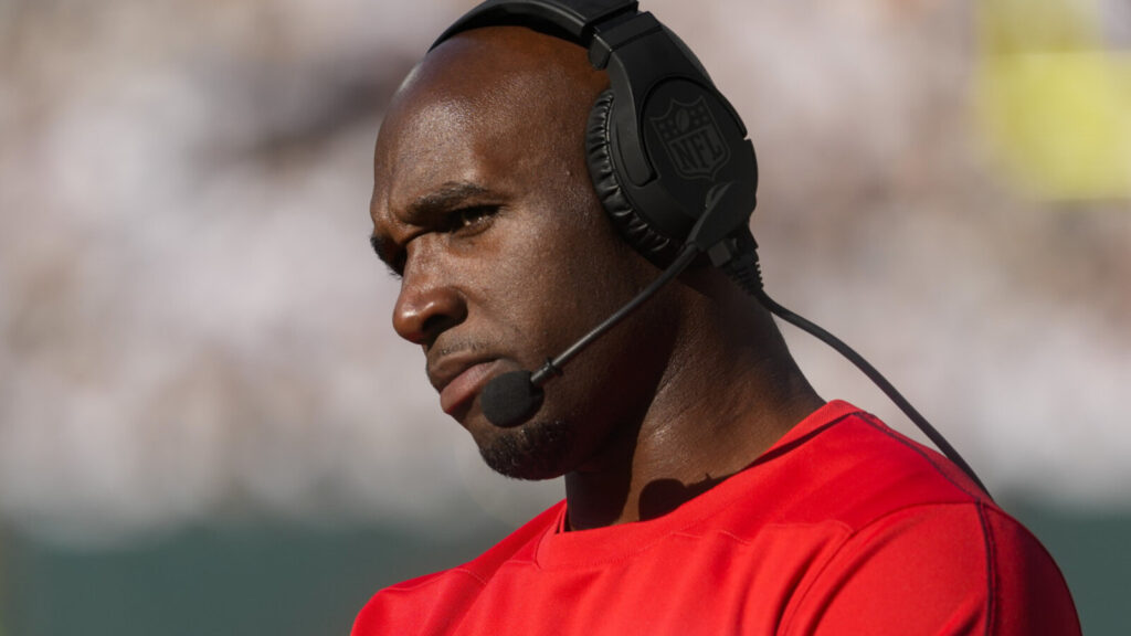 The Texans added a former first-round pick and Super Bowl champion to their defense ahead of their Week 8 matchup