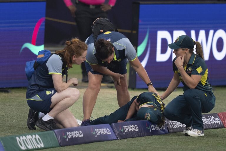 Vlaeminck dislocates shoulder on T20 World Cup return
