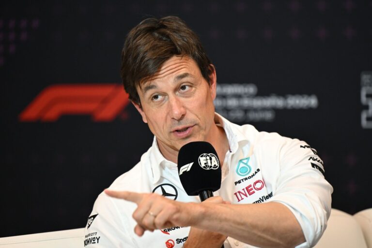 Wolff: It's time to stop “flirting” with Verstappen