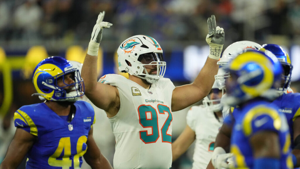 Dolphins’ Defense Shines in MNF Win Over Rams