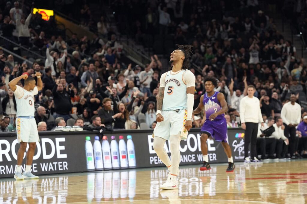 Final Score: Spurs shake off rough start, rally to beat Jazz 126-118