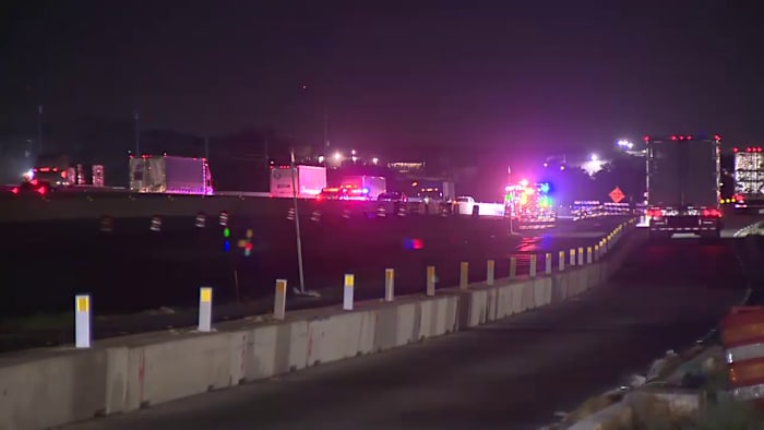 Four separate car crashes shuts down I-10 in East Bexar County