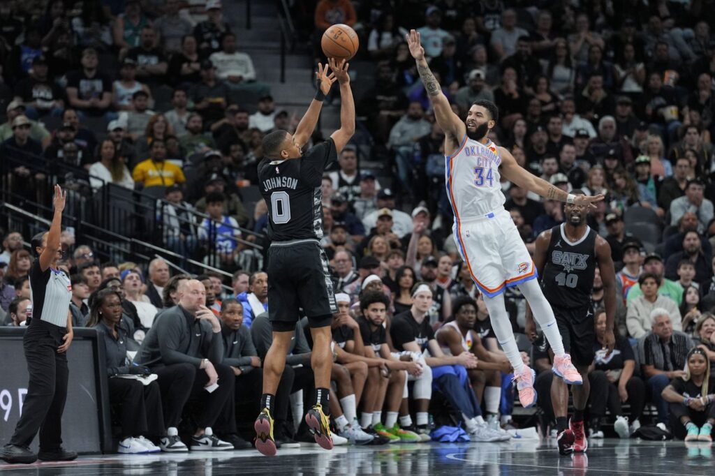 Highlights: Keldon Johnson marshals the Spurs to an upset win over the Thunder