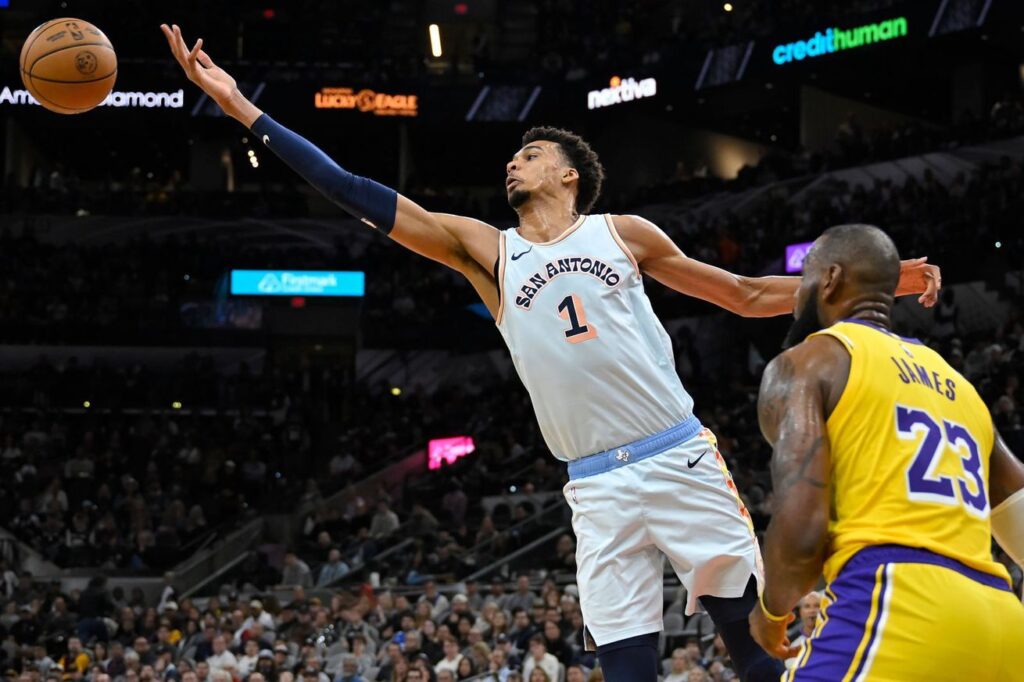 Highlights: Wembanyama was the bright spot in Spurs loss to Lakers