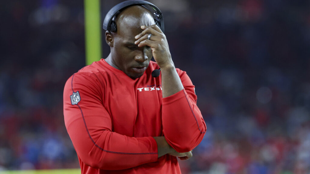 Houston Texans get terrible news after calling practice squad player up
