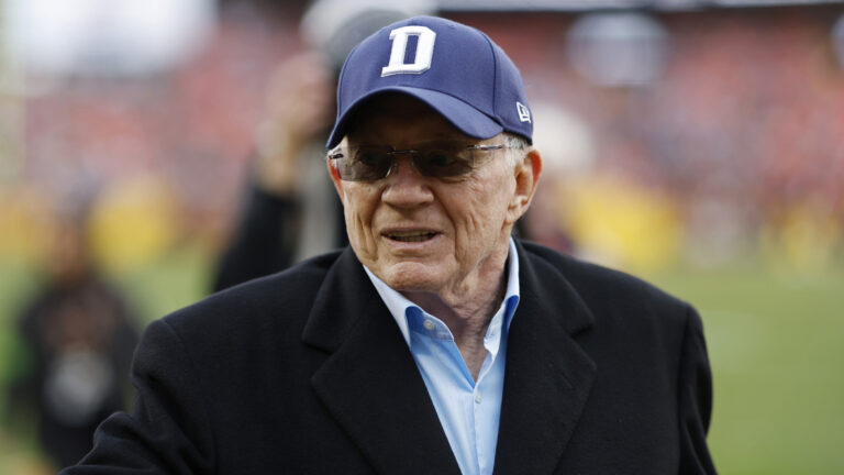 How realistic is it to fix sunlight issue at Cowboys' AT&T Stadium?