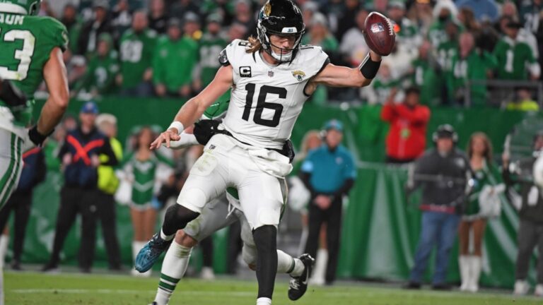 Jaguars QB Trevor Lawrence limited, Week 10 status unclear