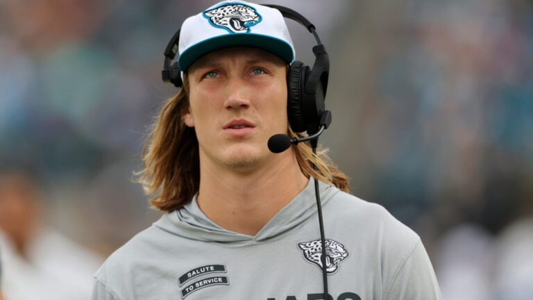 Jaguars QB Trevor Lawrence returns from shoulder injury