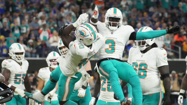 'MNF' takeaways: Dolphins keep faint playoff hopes alive with win over Rams