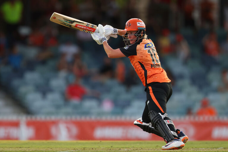 Mooney and King too good for Brisbane Heat