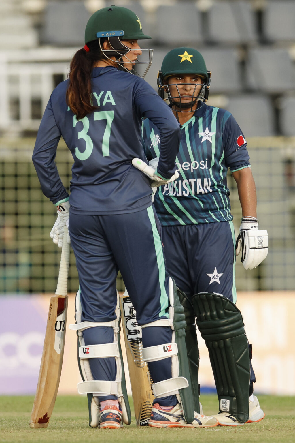 Nida Dar, Aliya Riaz lose PCB central contracts; Fatima Sana promoted to Category A