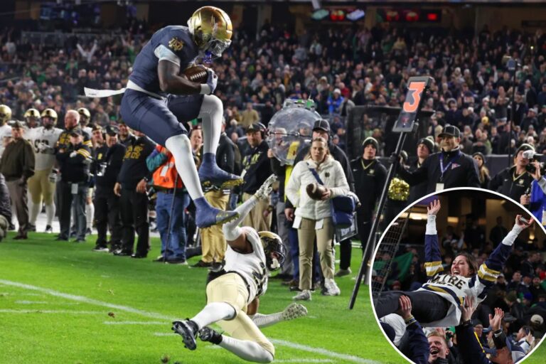 Notre Dame overwhelms Army in Yankee Stadium battle