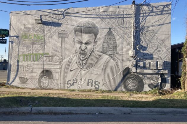Open Thread: A mural of Manu Ginobili is being replaced by one of Wemby