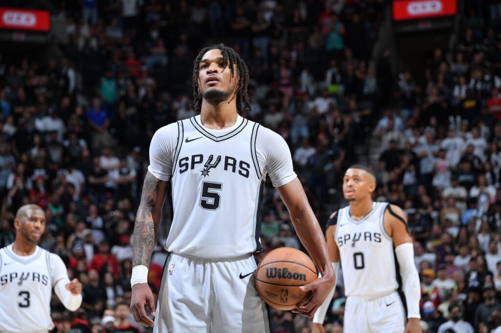 Open Thread: Happy birthday to Stephon Castle