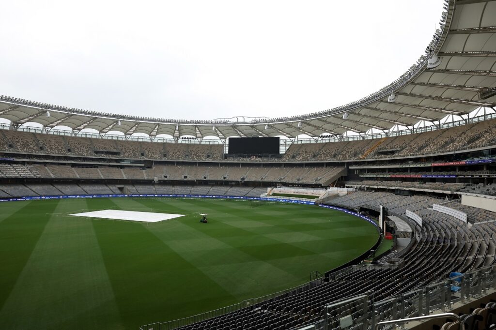 Perth pitch prep: 'Big-snake cracks' unlikely after unseasonal rain