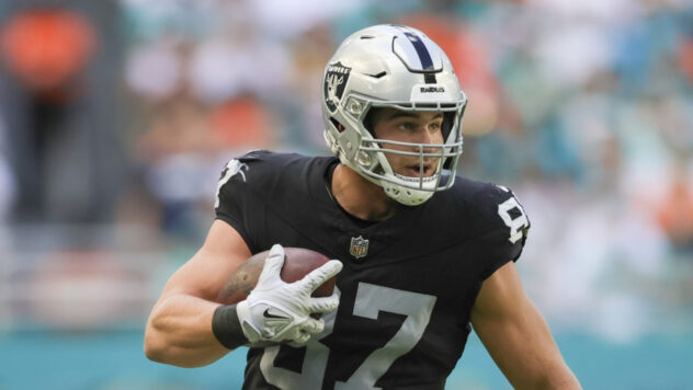 Raiders TE Michael Mayer returns to practice after absence