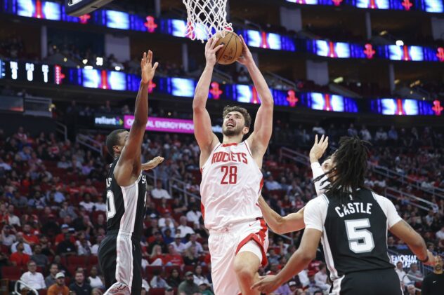 Spurs get embarrased by the Rockets in blowout loss