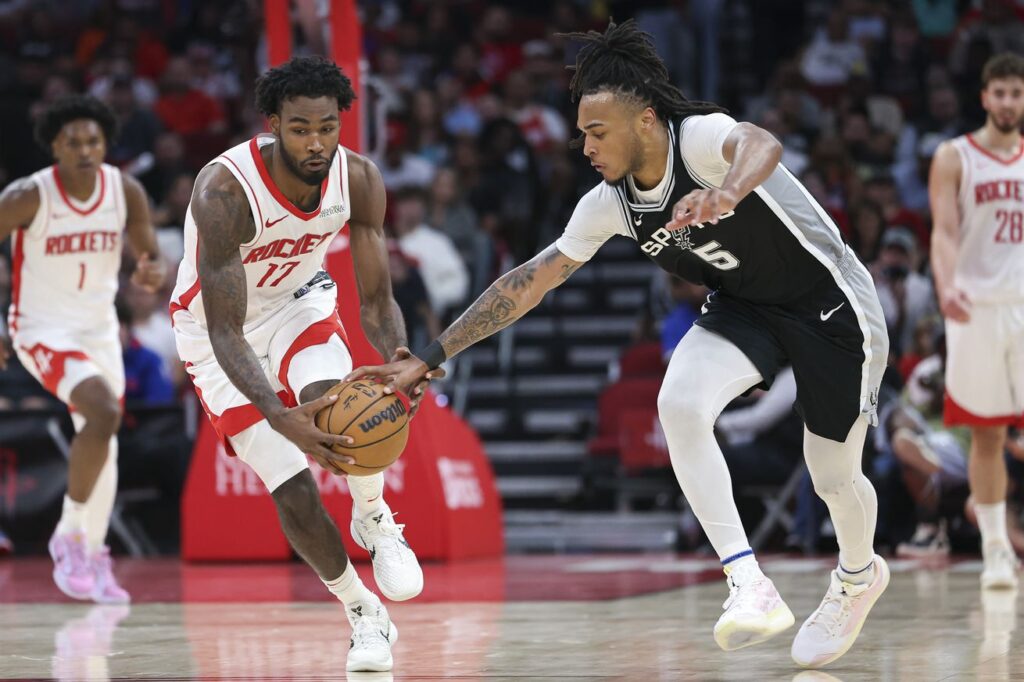Spurs lose big to Rockets in second-straight road loss
