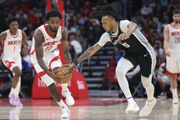Spurs lose big to Rockets in second-straight road loss